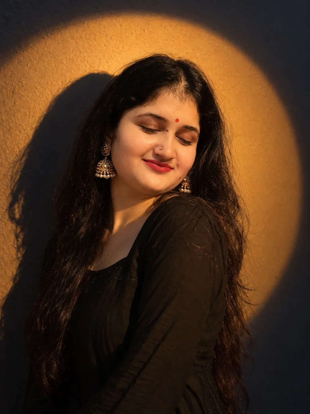 Golden Halo AI Portrait Prompt of Girls: Cinematic Woman Photography