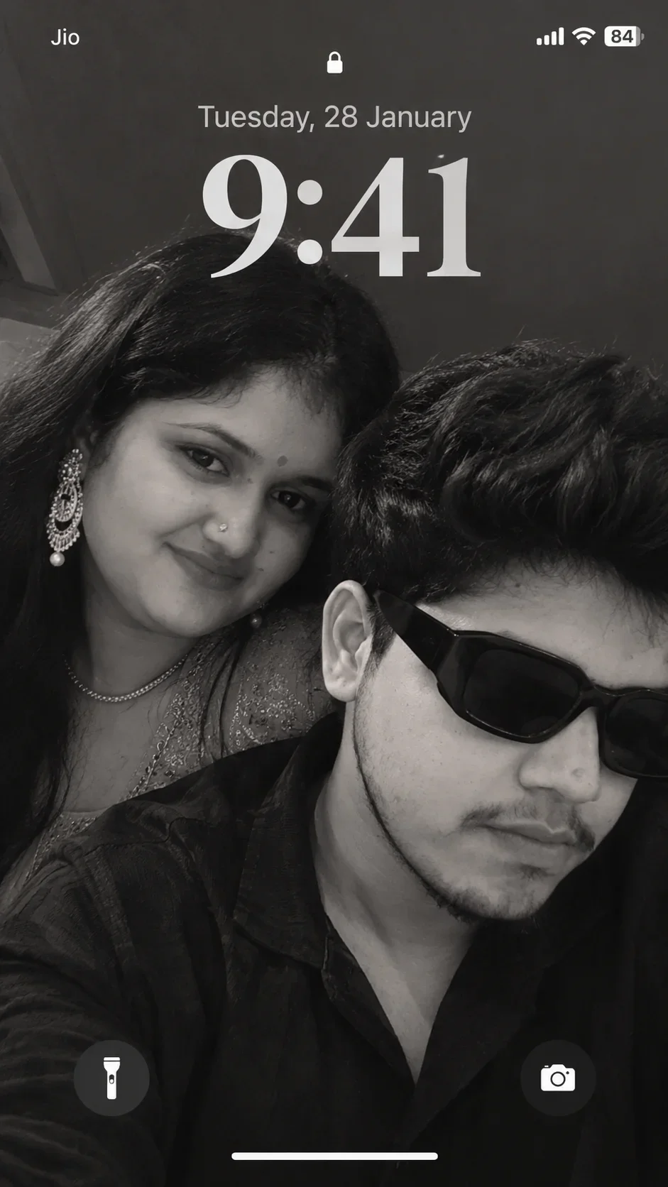 Black & White Couple iPhone Lock Screen Wallpaper ❤️ | Romantic Couple Portrait