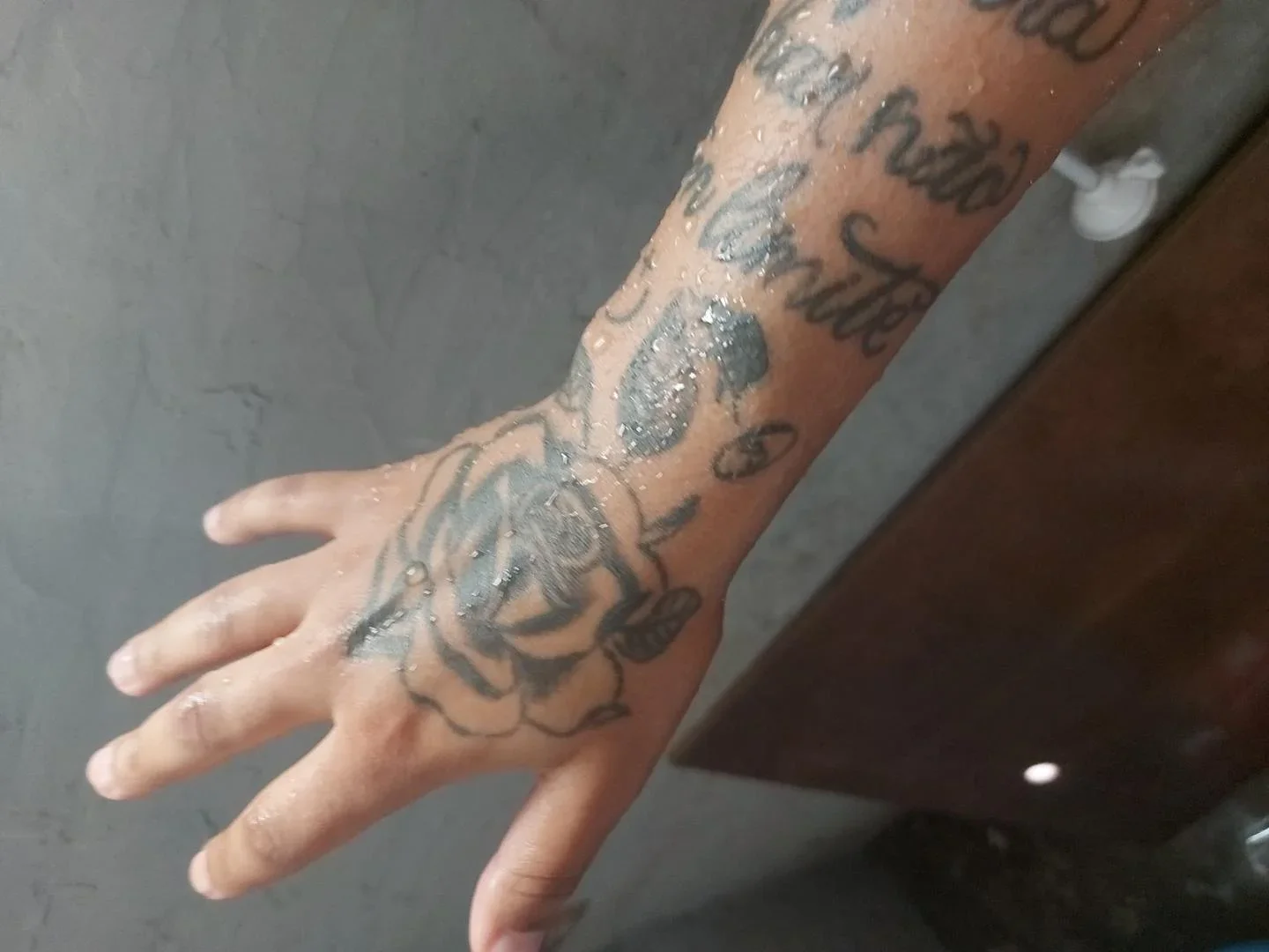 crie eu dirigindo uma moto esportiva